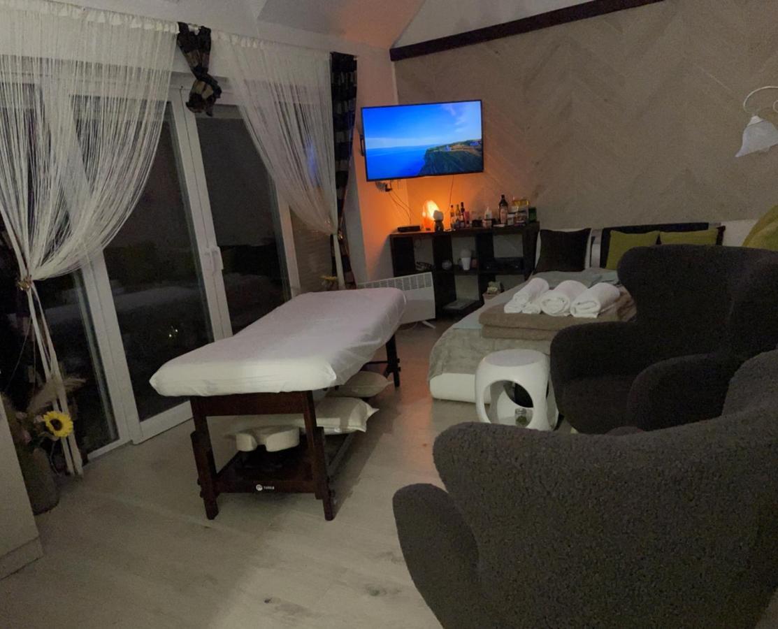 Regina Delux Apartman Jula Exterior foto