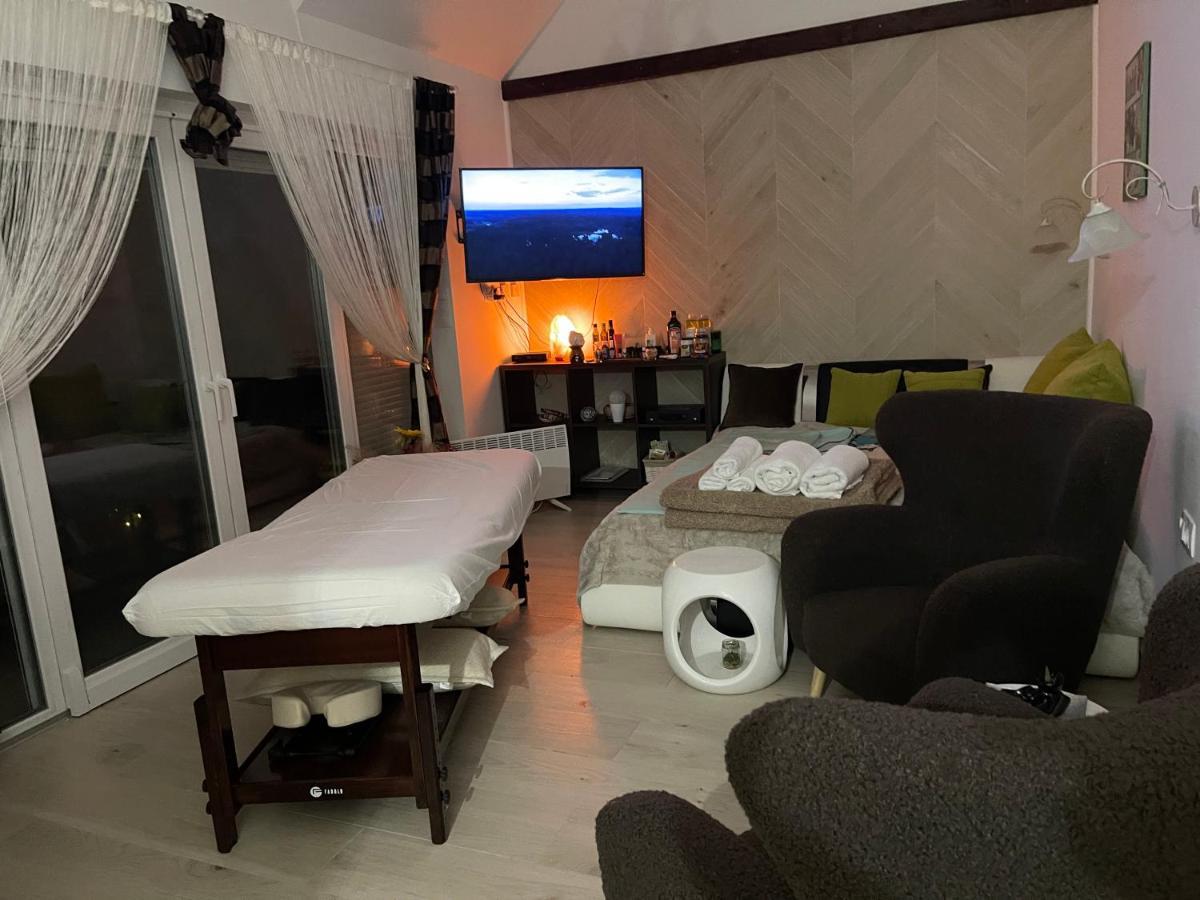 Regina Delux Apartman Jula Exterior foto