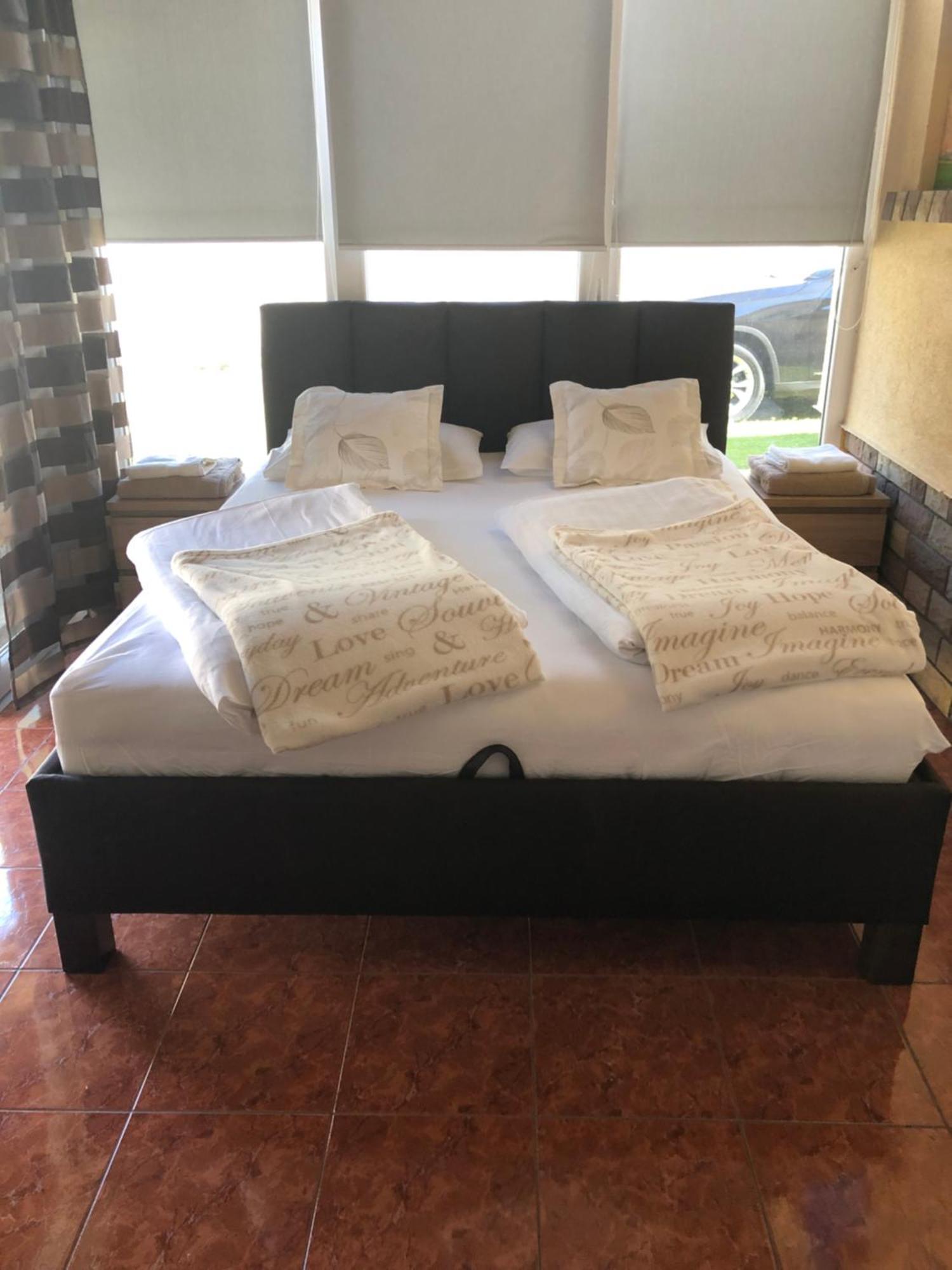 Regina Delux Apartman Jula Exterior foto