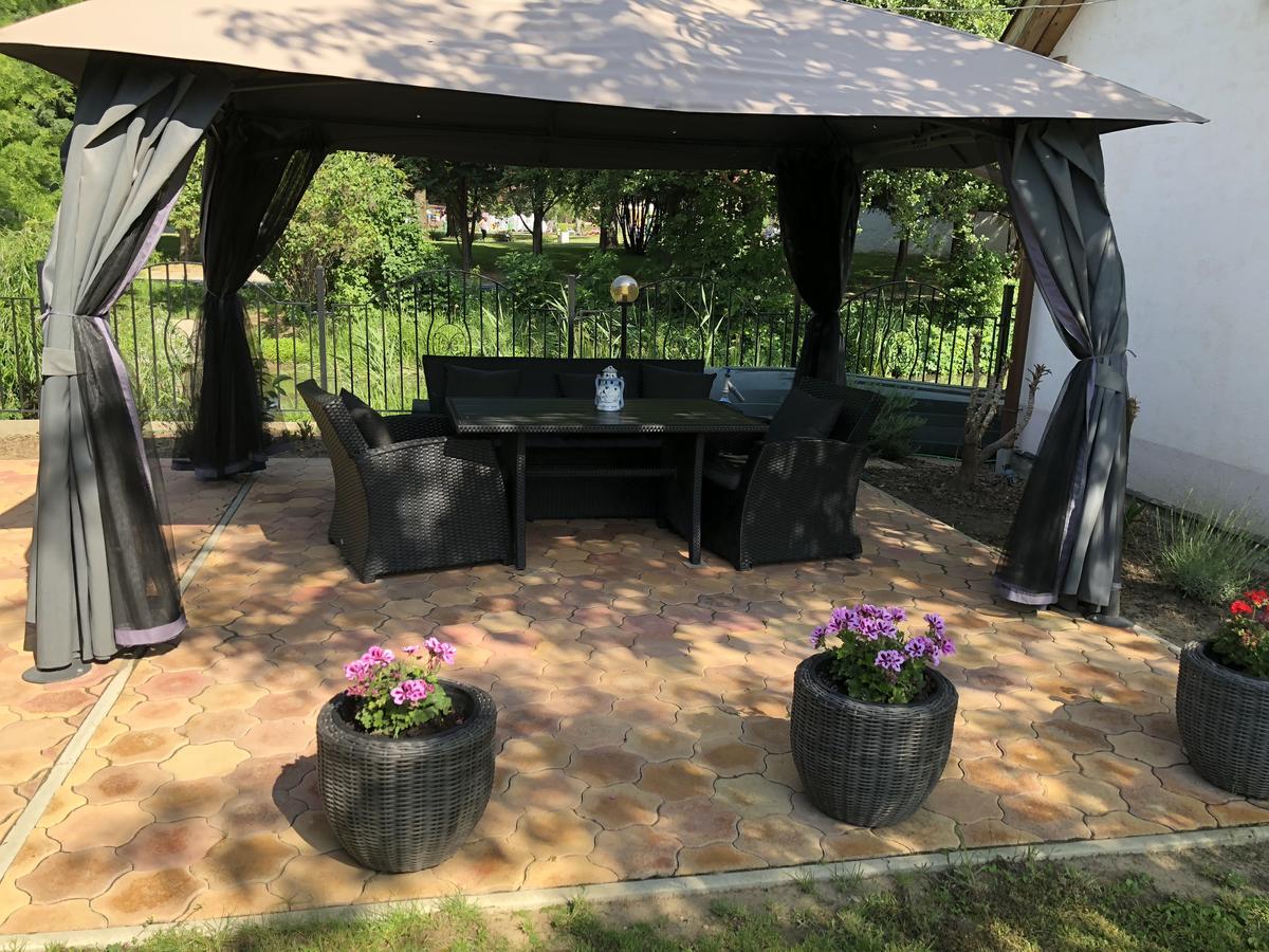 Regina Delux Apartman Jula Exterior foto