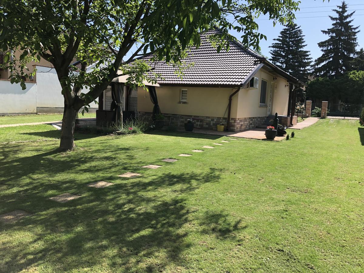 Regina Delux Apartman Jula Exterior foto