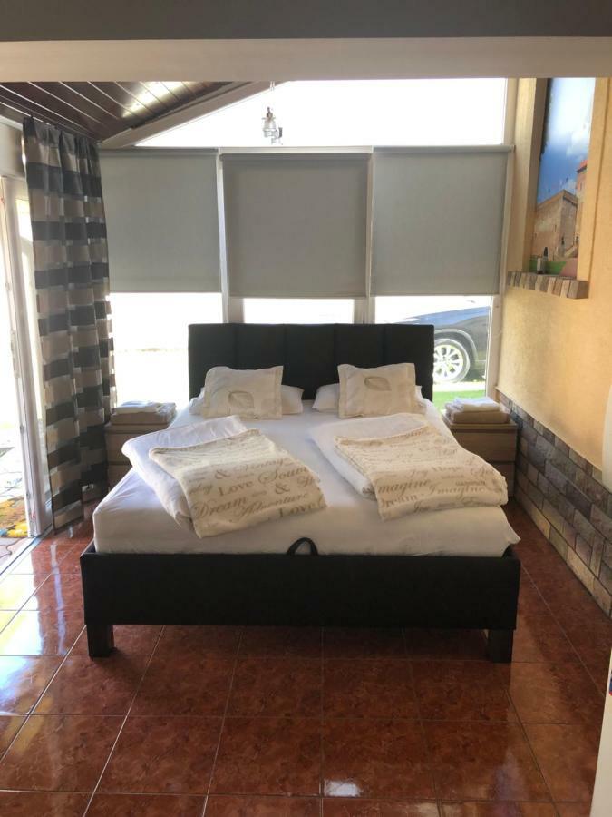Regina Delux Apartman Jula Exterior foto